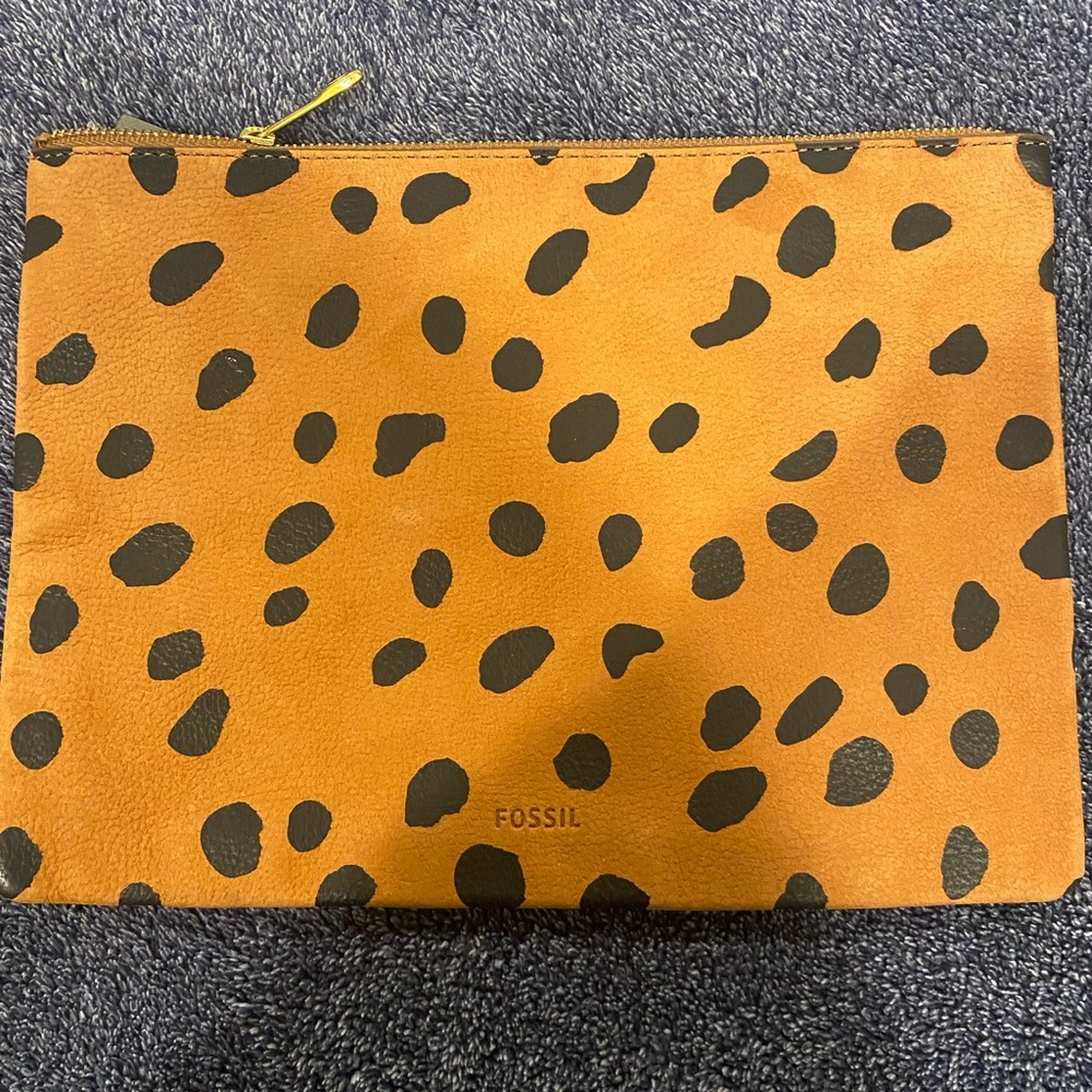 NWT fossil clutch